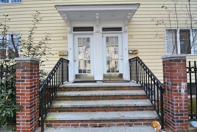 Building Photo - 168 Auburn St