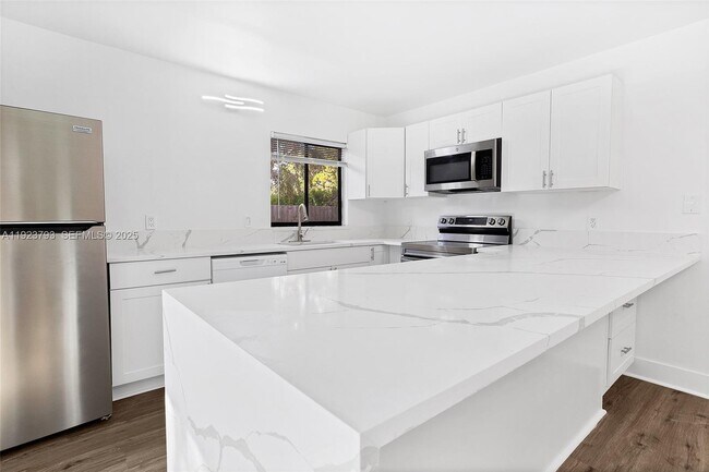 Building Photo - 4059 Palm Bay Cir