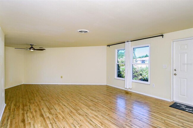 Building Photo - 2512 Post Rd