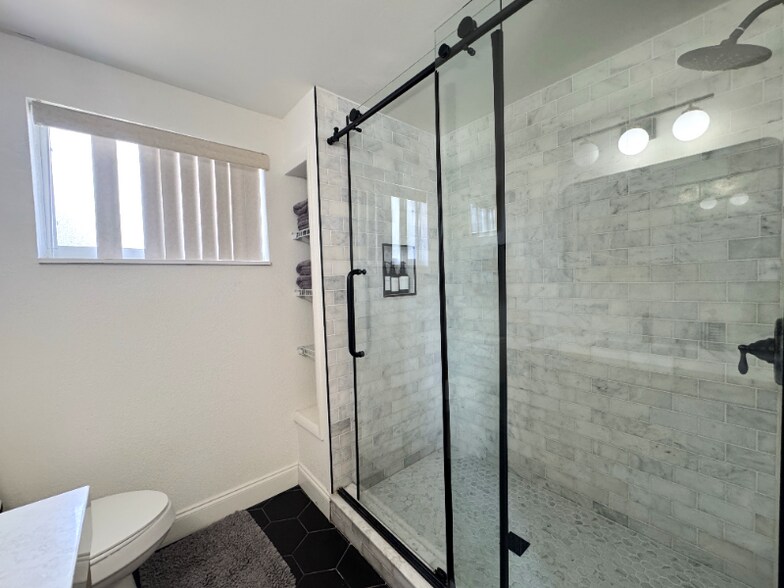 Building Photo - 10996 106th Ave N