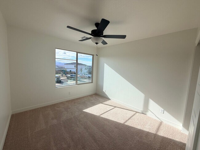 Building Photo - Beautiful Brand new 4 bedroom, 2.5 bathroom home in St George!