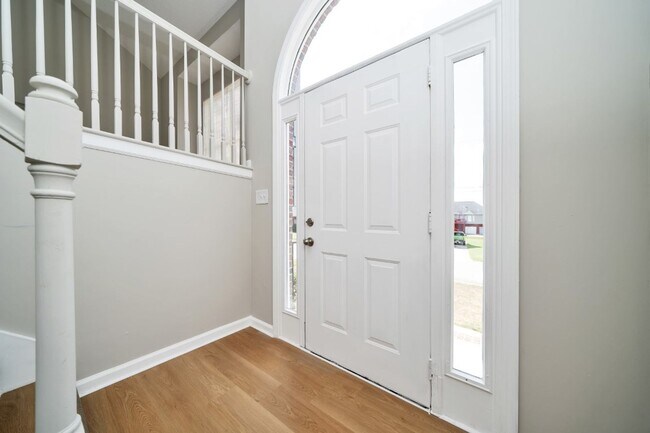 Building Photo - 429 Surrey Cir