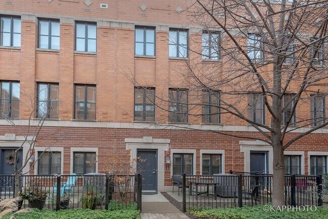 Building Photo - 1117 W Monroe St