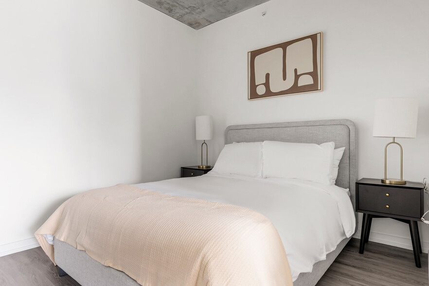 Building Photo - 460 W Chicago Ave