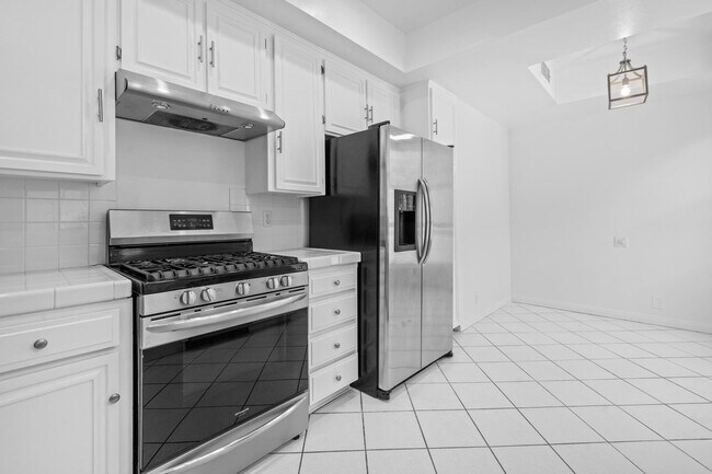 Building Photo - 4454 Ventura Canyon Ave