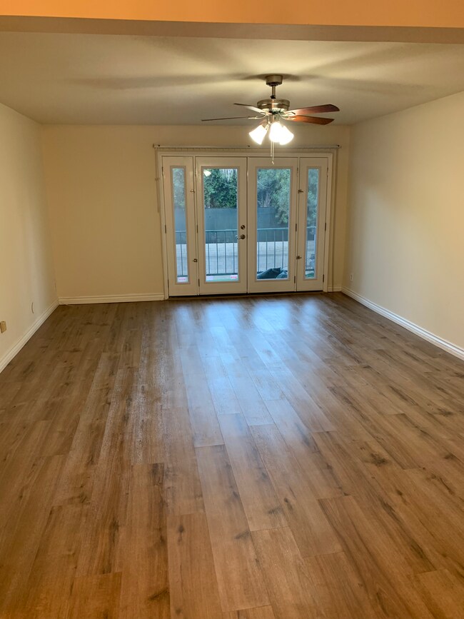 Building Photo - 5460 White Oak Ave