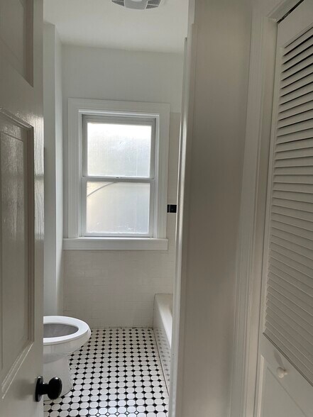 Bathroom - 96 Edinboro Rd