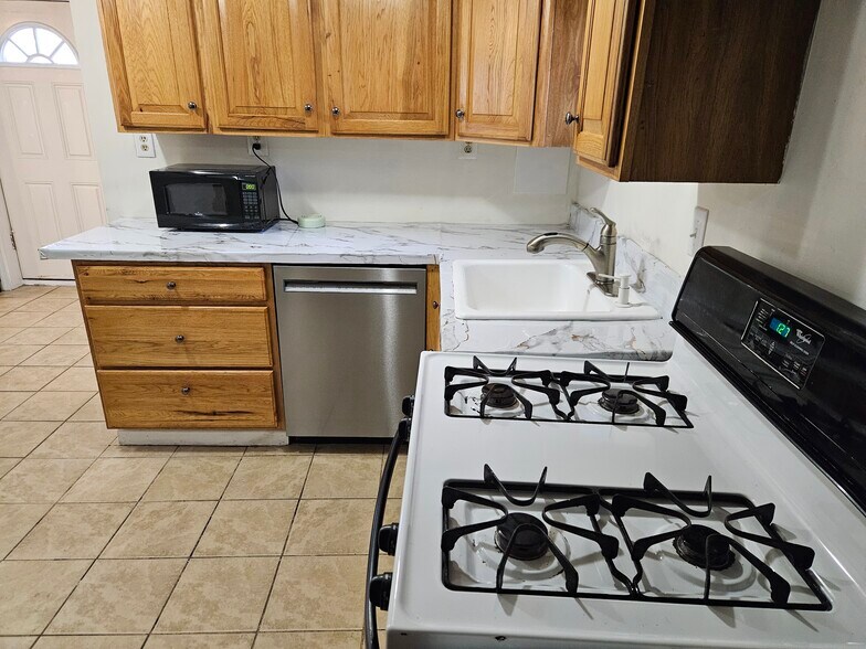 Building Photo - 2030 N Cleveland St