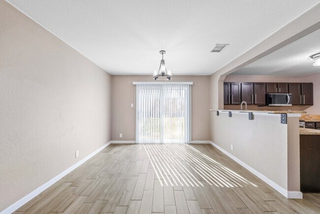 Building Photo - 219 Coriander Bend