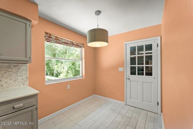 Building Photo - 2240 Jose Cir S