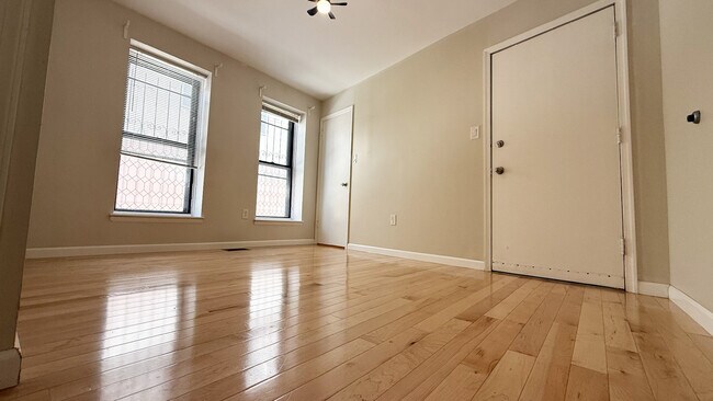 Back Bedroom - 532 Carpenter St
