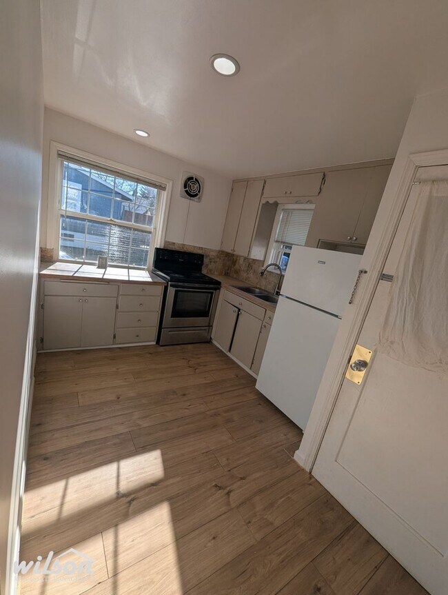 Building Photo - 2132 Porter St