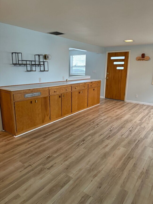 Building Photo - Charming 3-Bedroom Home