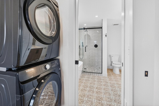 Building Photo - 3400 1/2 Tennyson Street - 1