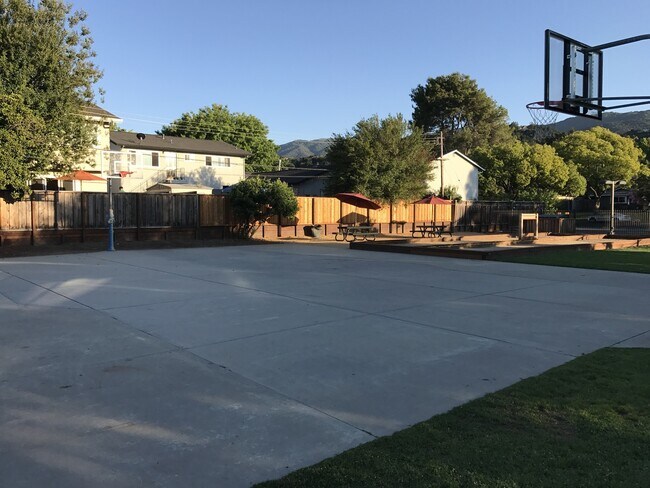 Building Photo - Belwood