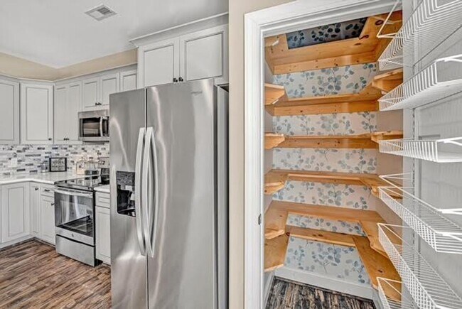 Building Photo - 318 Meridian St