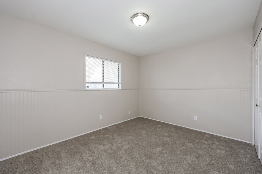 Building Photo - 114 S Young Blvd