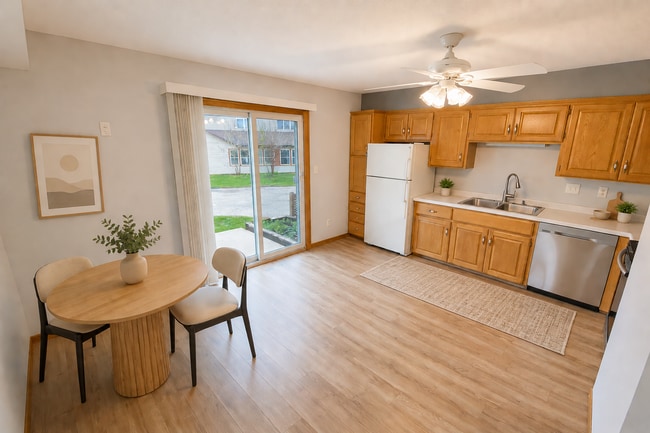 Building Photo - Updated 2br/1ba Townhome in Apple Valley
