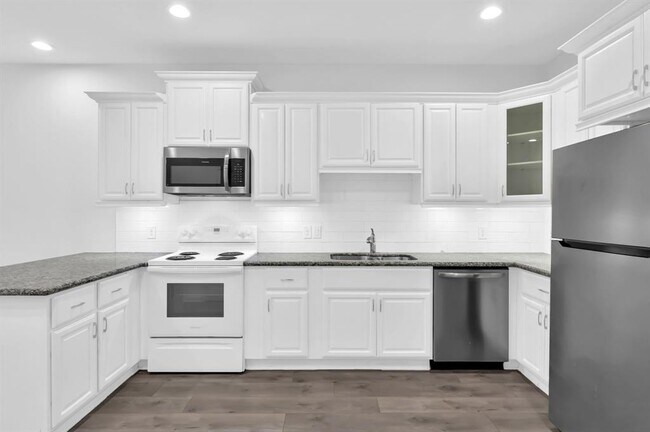 Building Photo - 16693 Meadowcroft St