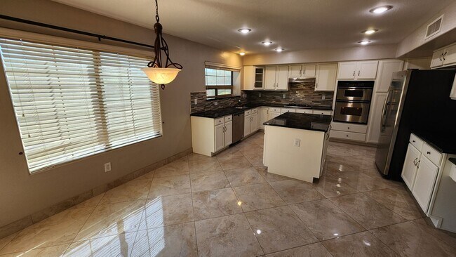 Building Photo - 4 Bedroom Home in the Kerby Estates Commun...