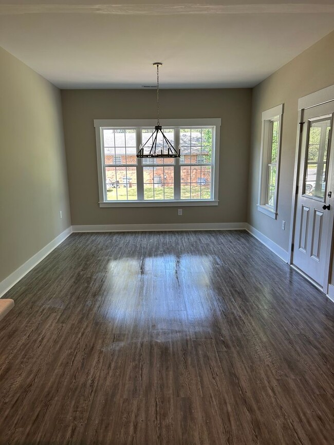 Building Photo - Stunning New Build 3 bedroom 2.5 Bath Home...