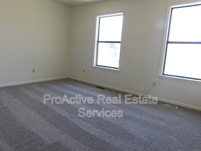 Building Photo - 215 Greenbrier Ave