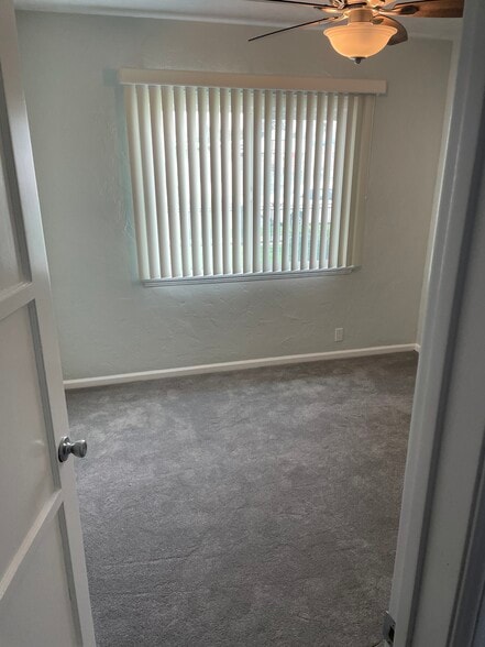 1 st bedroom - 14642 Kittridge St