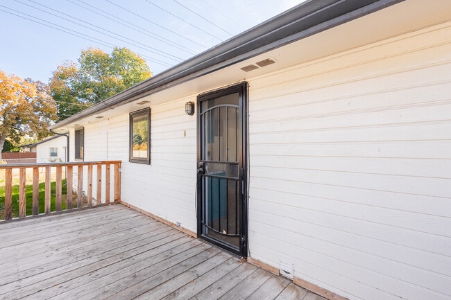 Building Photo - 924 E Georgia Ave