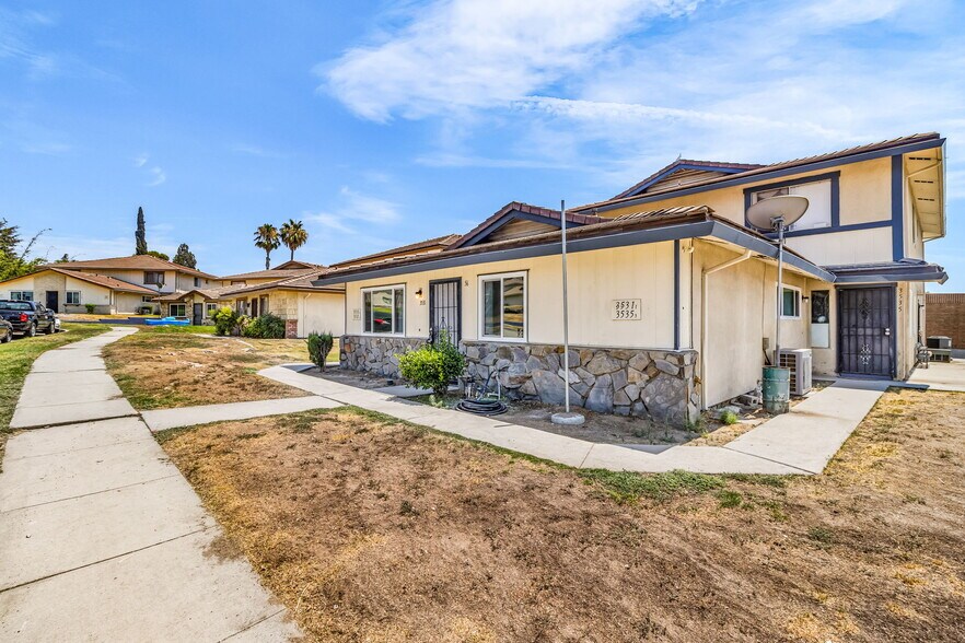 Building Photo - 3531 Rainbow Ln