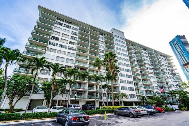 Building Photo - 1408 Brickell Bay Dr