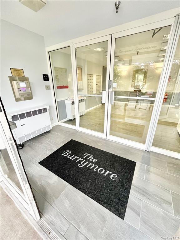 Building Photo - 501 N Barry Ave