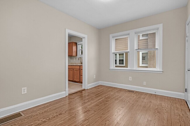 Building Photo - 2802 Berwick Ave