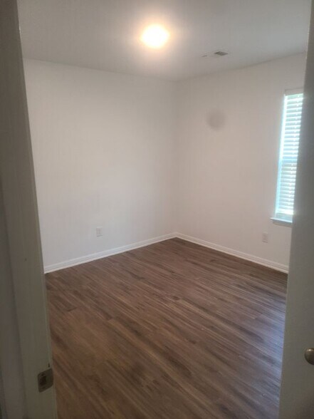 Building Photo - 18224 Speculator Ln