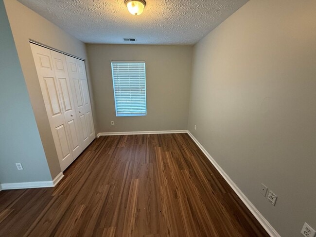 Building Photo - Updated home in Highview