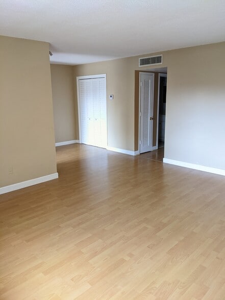 Living Room - 3061 NE 49th St