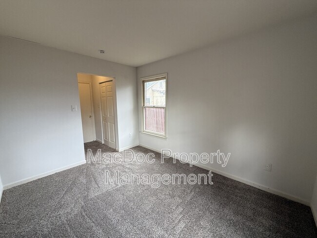 Building Photo - 227 Bend Farm Rd