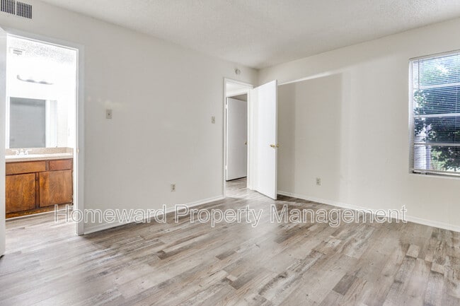 Building Photo - 3930 Portland St