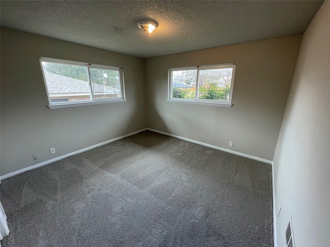 Building Photo - 2508 Easy St