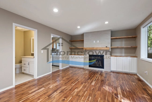 Building Photo - Beautiful Craftsman Home with Amazing Back...