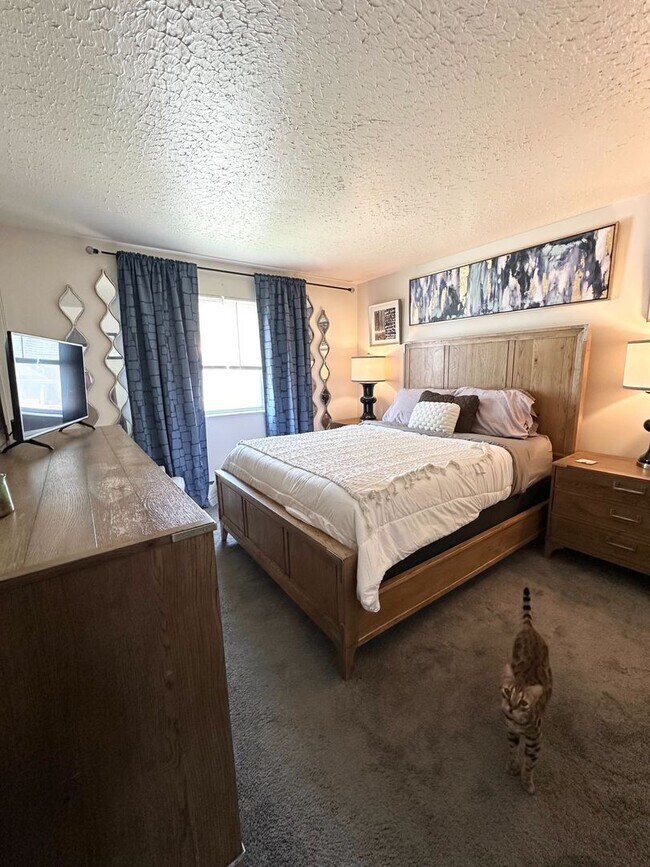 Building Photo - Rent-ready this July: 2 Bedroom and 1 Bath...