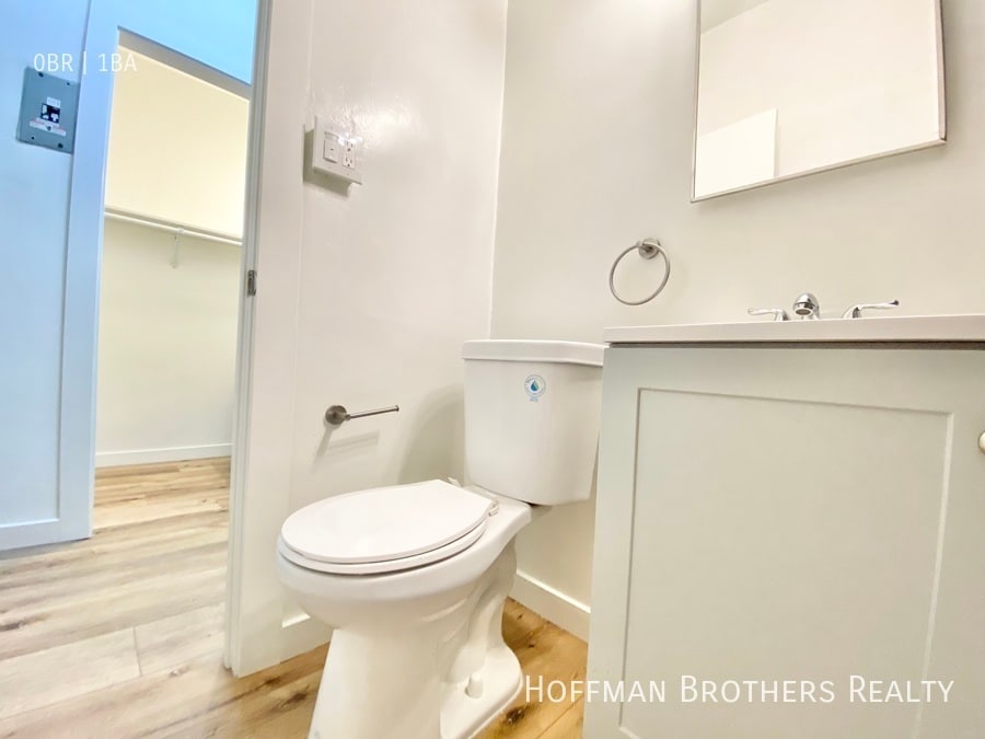 Building Photo - 960 S Oxford Ave