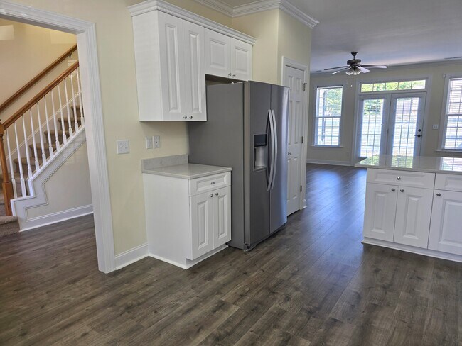 Building Photo - 6 Viburnum Ln