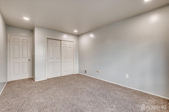 Building Photo - 213 Peach St