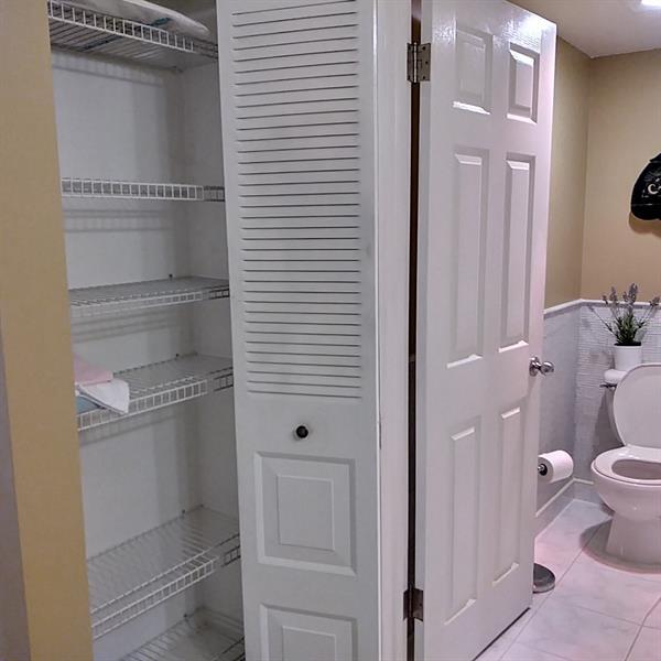 Building Photo - 8045 Eastlake Dr