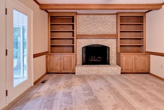 Building Photo - Beautiful Home on Quiet Cul-de-sac