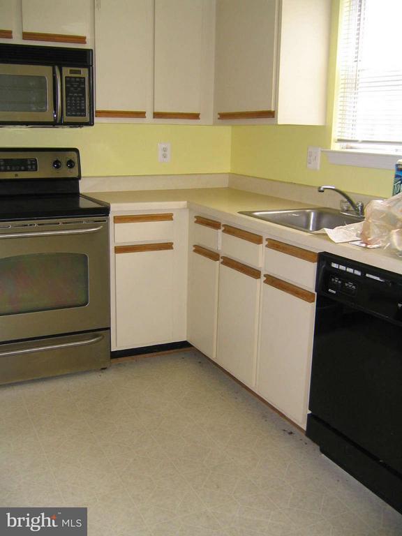 Building Photo - 8444 Georgian Ct