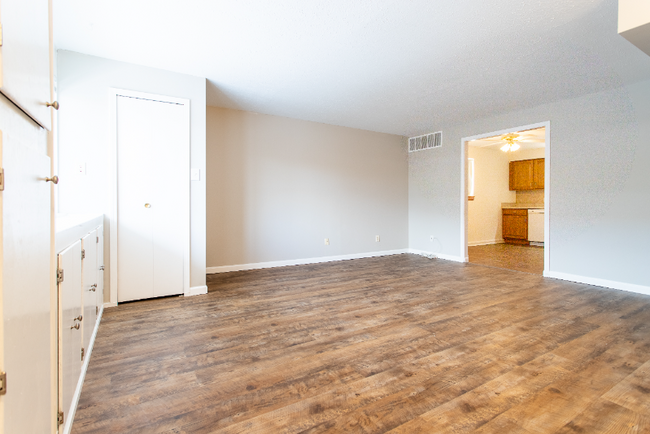 Building Photo - 1582 Lee Terrace Dr