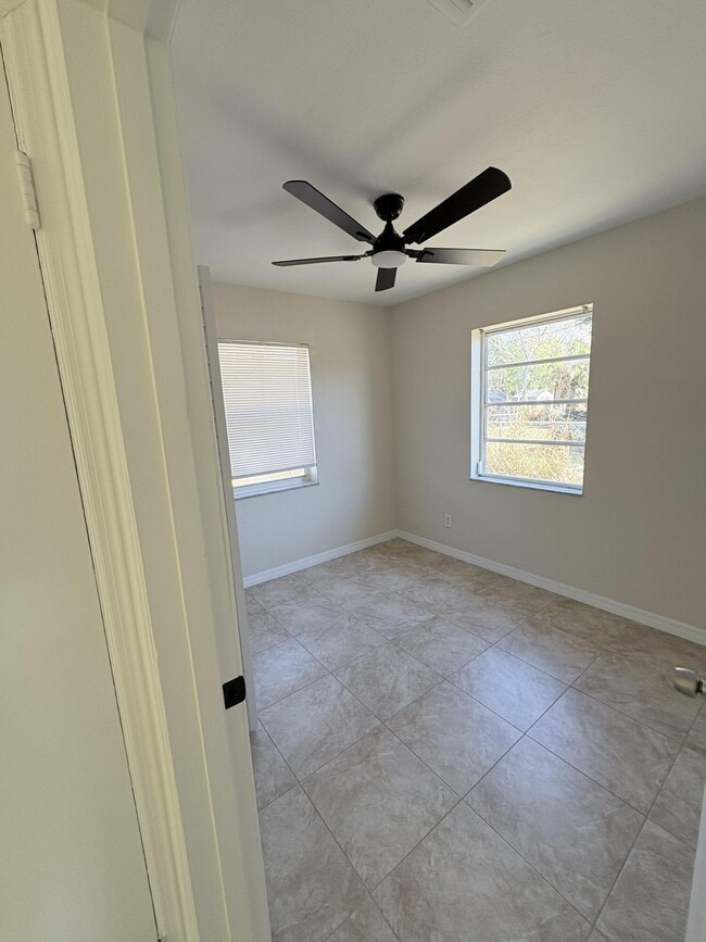 Building Photo - 175 SE El Sito Ct