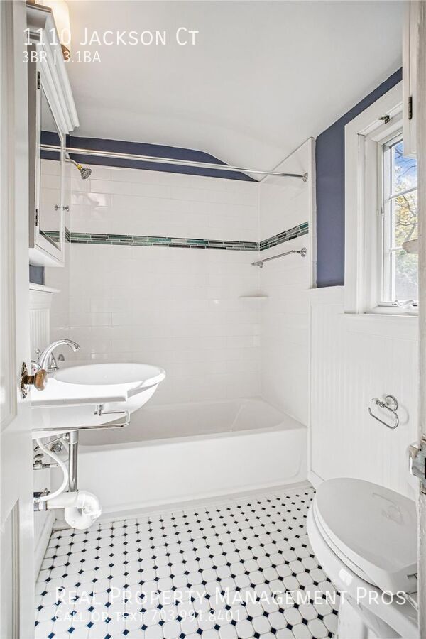 Building Photo - 1110 Jackson Ct