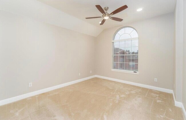 Building Photo - 1408 S Friendswood Dr